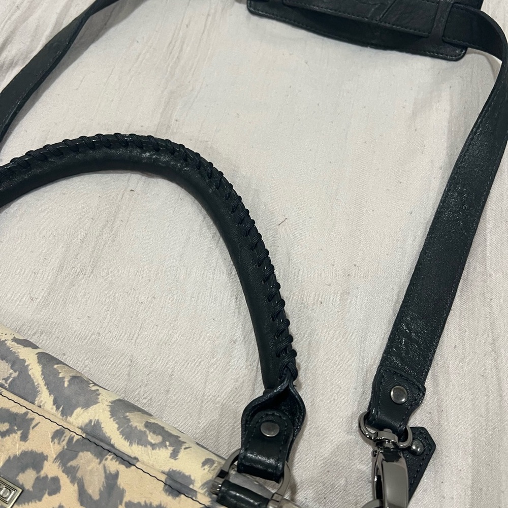 Be & D Leopard Print Soft Leather Laptop/ Work Everyday Messenger Bag - Picture 9 of 16